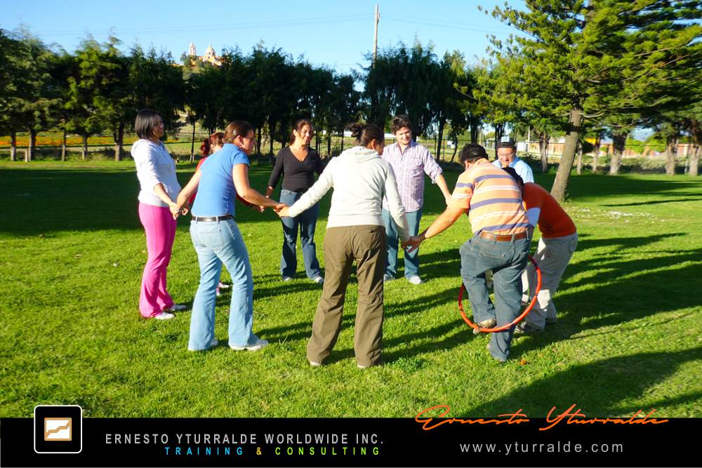 Actividad experiencial en Colombia para reforzar sinergia, escucha y comunicación