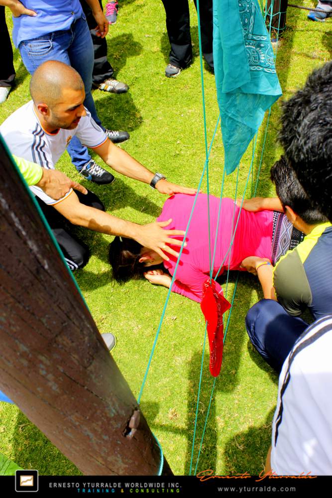 Taller corporativo de Team Building en Colombia para fortalecer habilidades de equipo