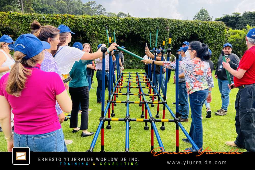 Actividad lúdica empresarial para desarrollar sinergia y compromiso colectivo